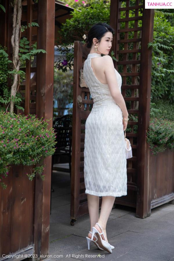   [XiuRen]高清写真图 2023.09.25 No.7435 严利娅Yuliya 旗袍美臀第28张图片
